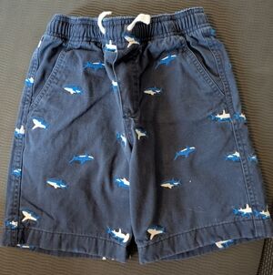 Hanna Andersson Boys Embroidered Shark Pattern Shorts Size 6-7